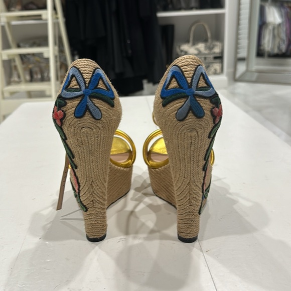 Gucci Ophelia Espadrille Platform Wedge Oro Vecchio Sandals Gold Appliqué Floral - Picture 3 of 4